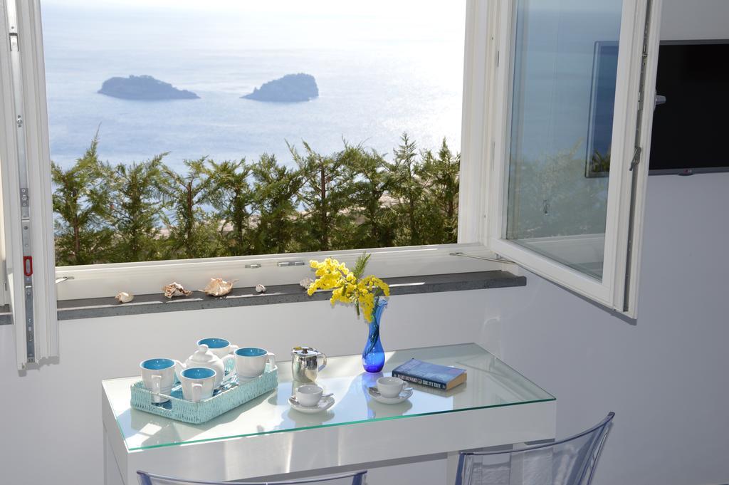 Belvedere Delle Sirene With Views Pool And Guest Services Colli di Fontanelle Room photo
